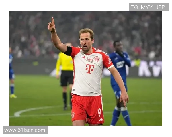 穆西亚拉崛起之路：从青训小将到足球场上的闪耀明星